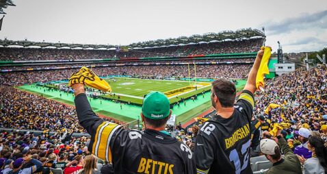 Steelers fans on Hill 16 28/9/2025