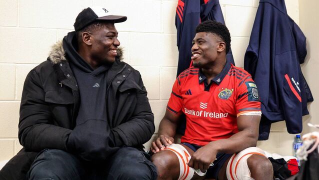 <p>Edwin Edogbo speaks to his brother Seán after he made his Munster debut against the Dragons. Pic: ©INPHO/James Crombie</p>